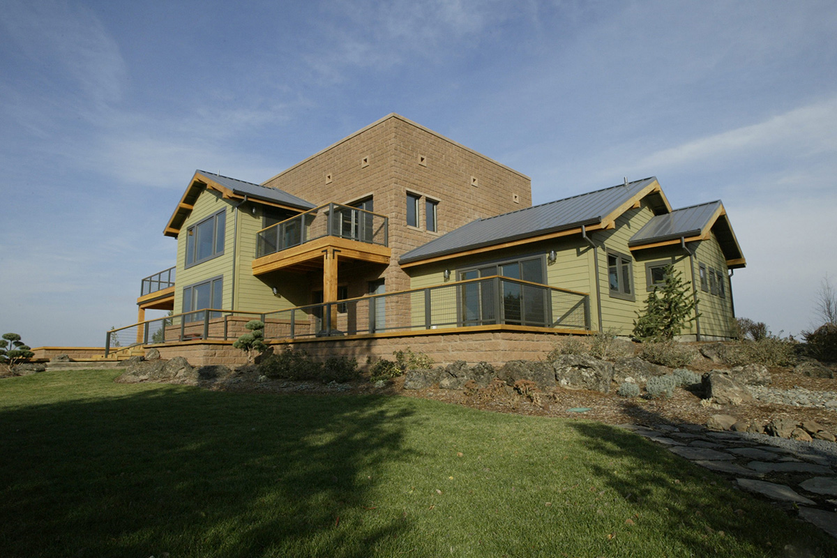 custom home with glass railings in Bend, Oregon