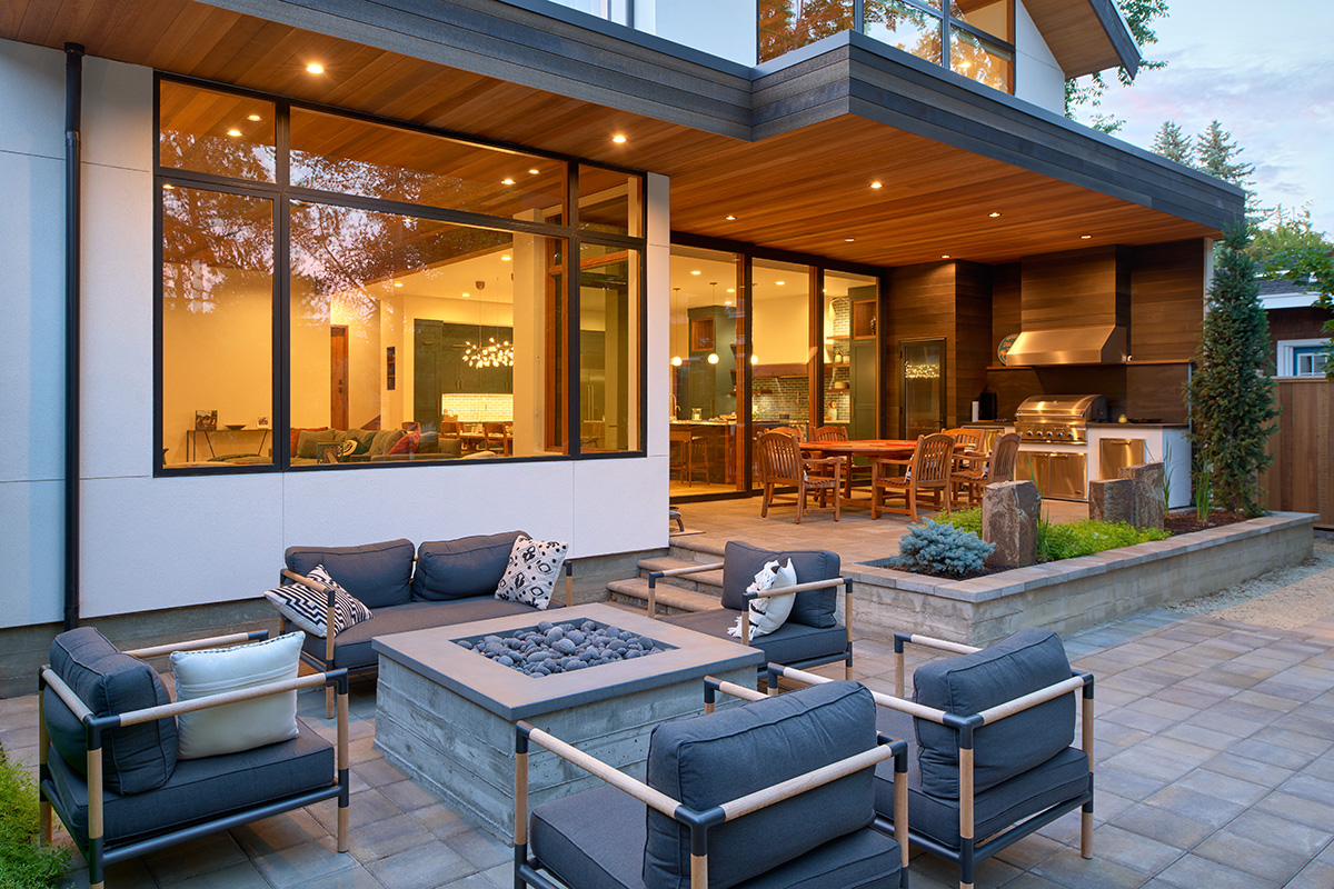 modern bend custom home back patio