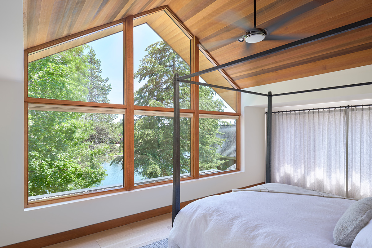 master bedroom overlooking deschutes river