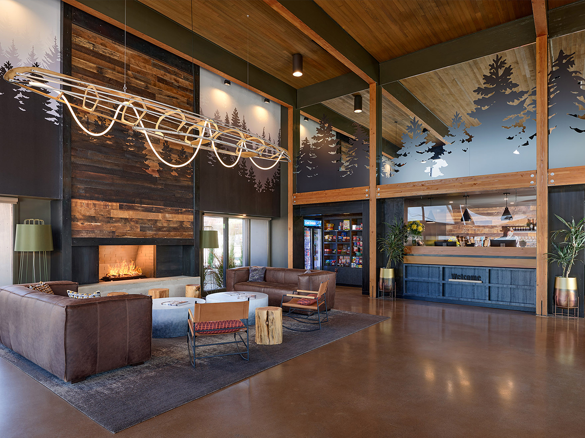 Front lobby of Bend's Signature Inn Hotel in Oregon