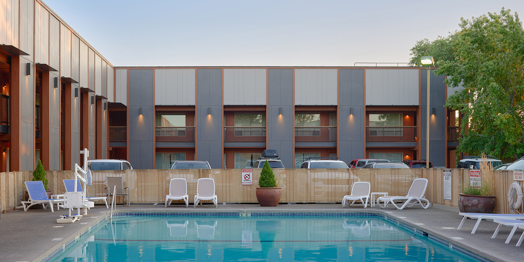 Enjoy an updated pool area at Signature Inn Bend hotel in Oregon